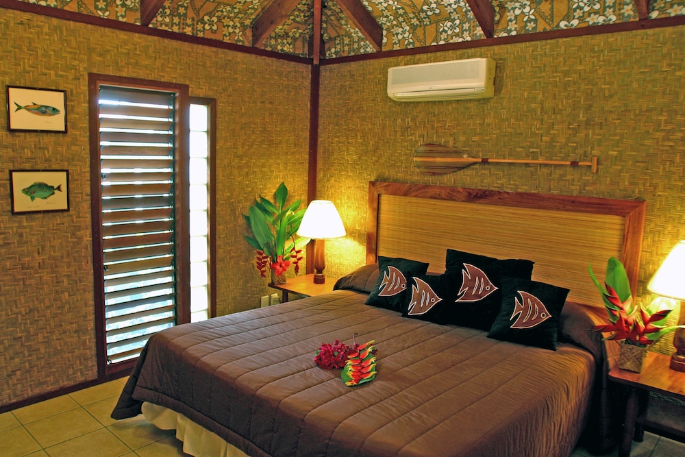 TROPICAL, BUNGALOW, BEACH SIDE