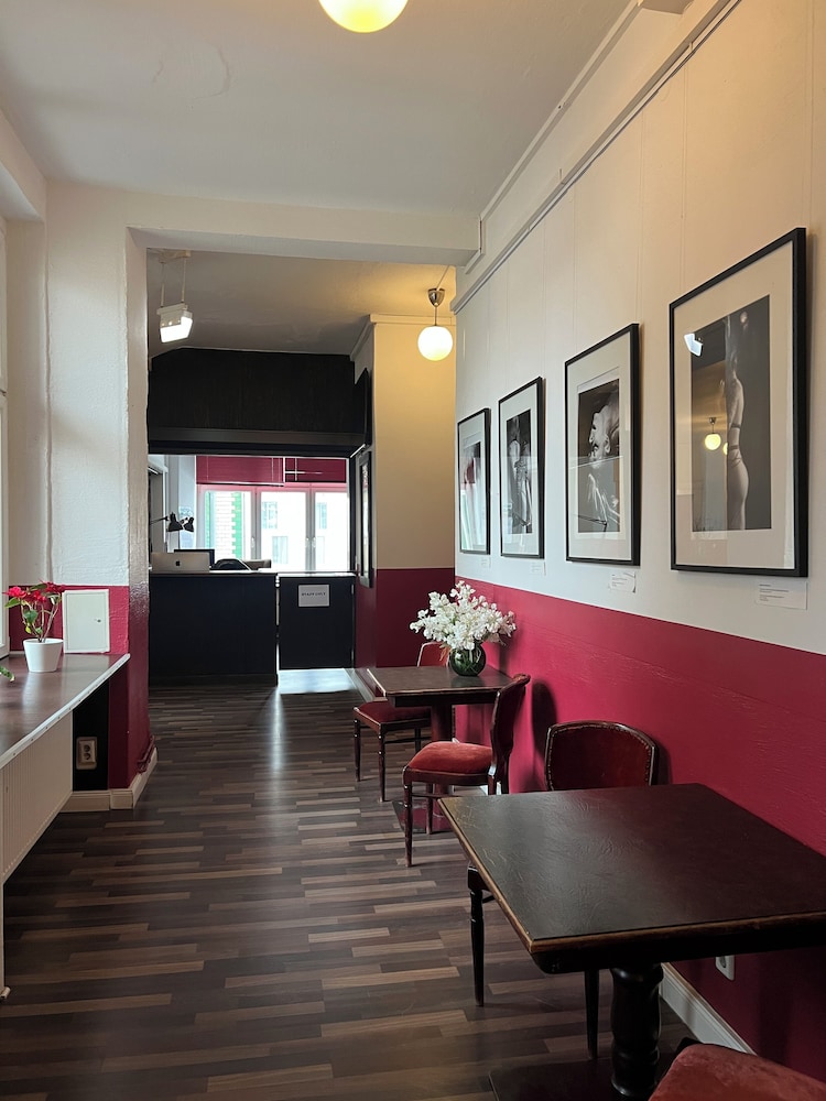 Ballhaus Berlin Hostel 43/65