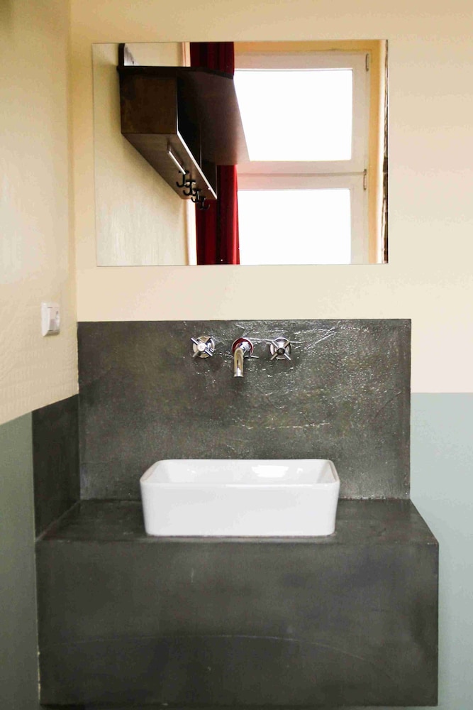 Sunflower Hostel 56/59