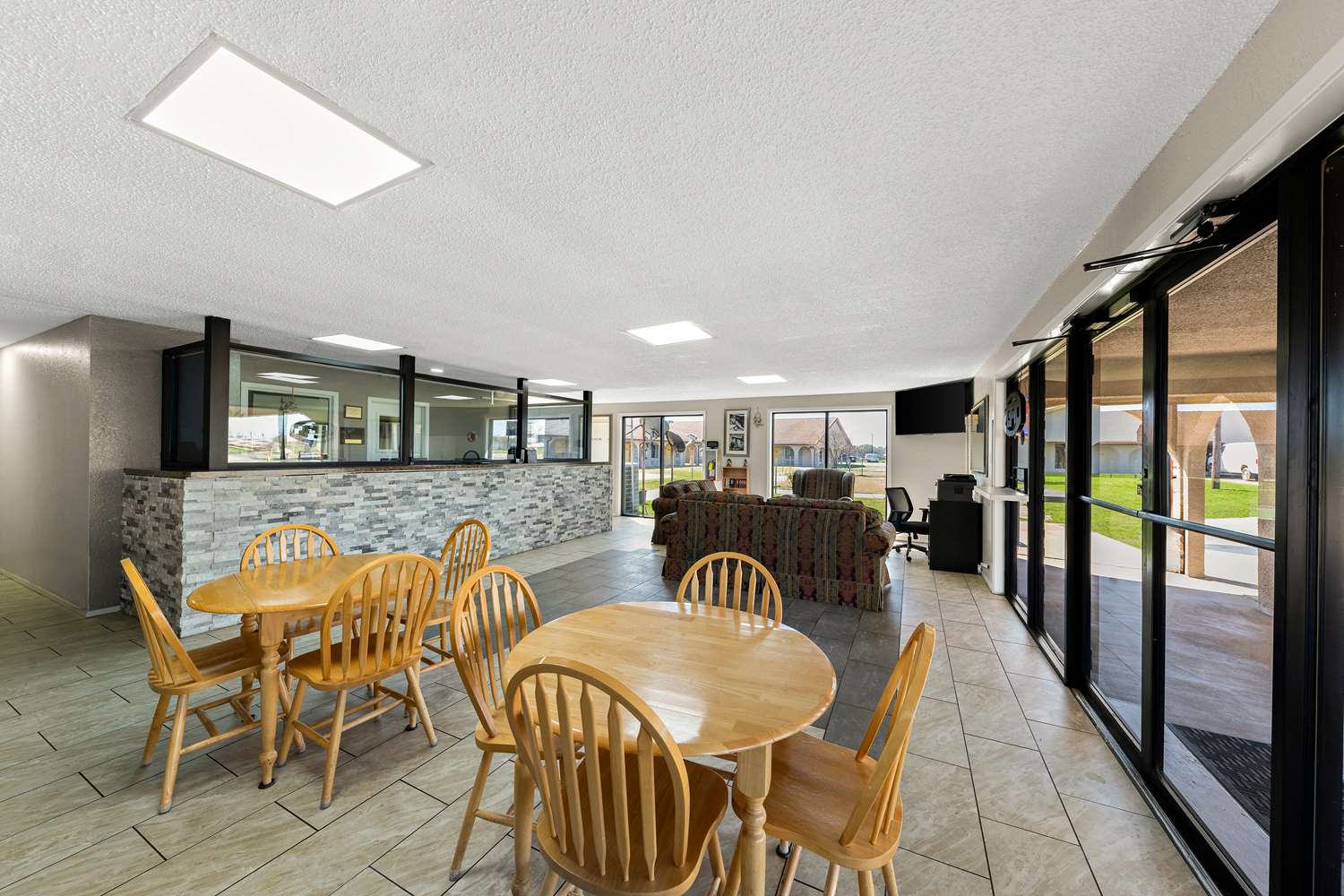 Americas Best Value Inn 24/40