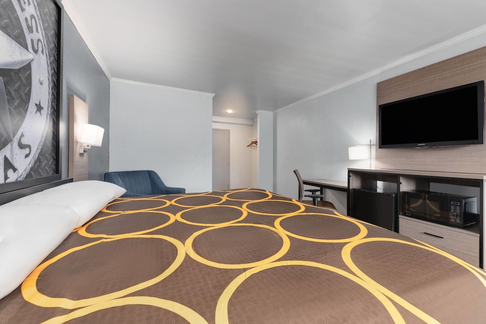 Super 8 by Wyndham Fort Worth Entertainment District 42/49