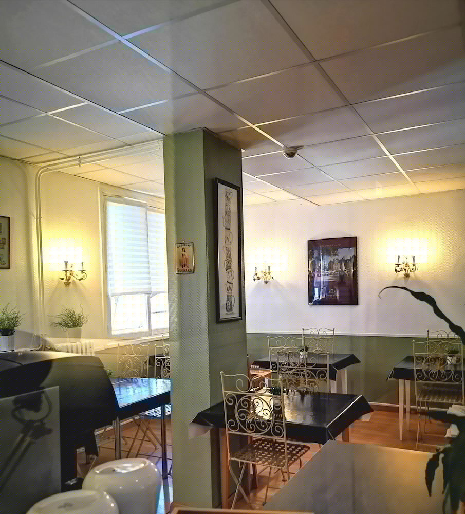 Trianon Hotel 24/36