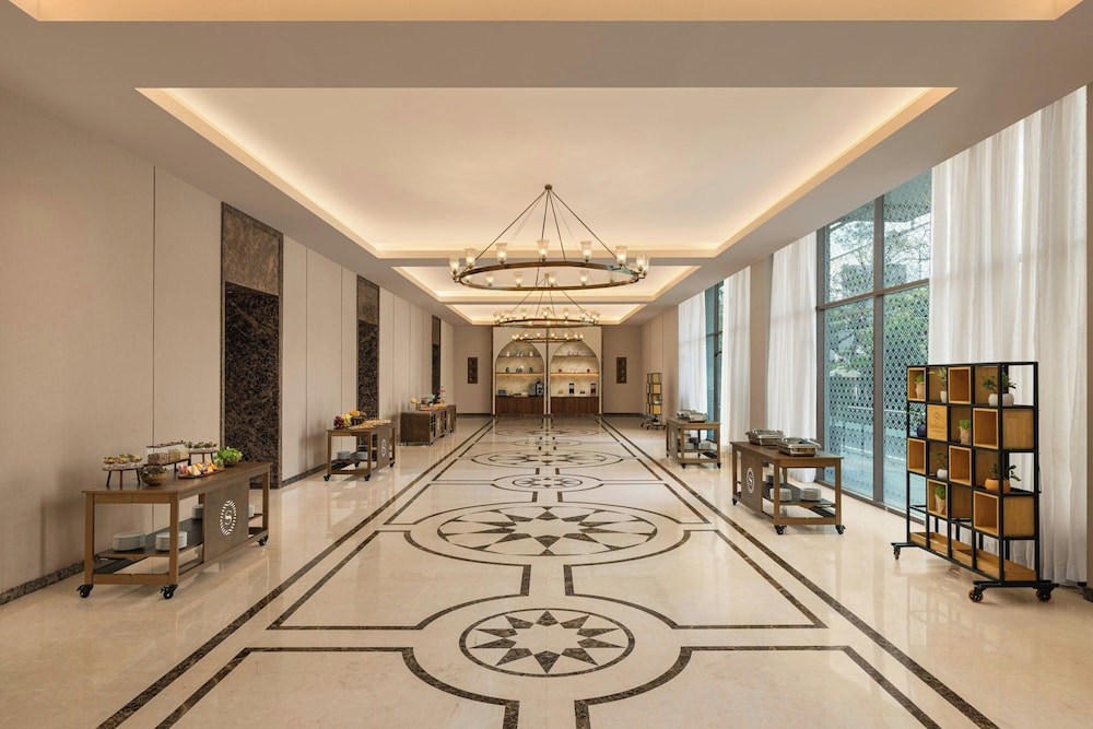 Sheraton Hyderabad Hotel 10/71