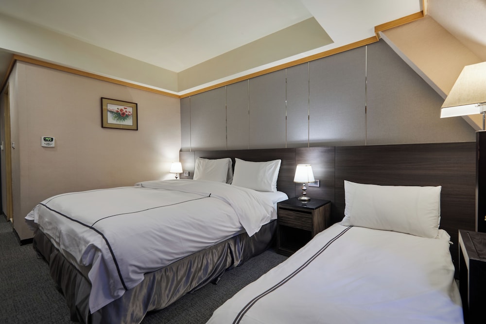 BUSINESS, TRIPLE, DOUBLE BED, SOFA