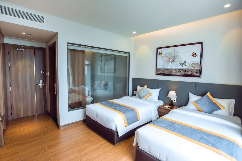 Glamour Hotel Da Nang 4/30