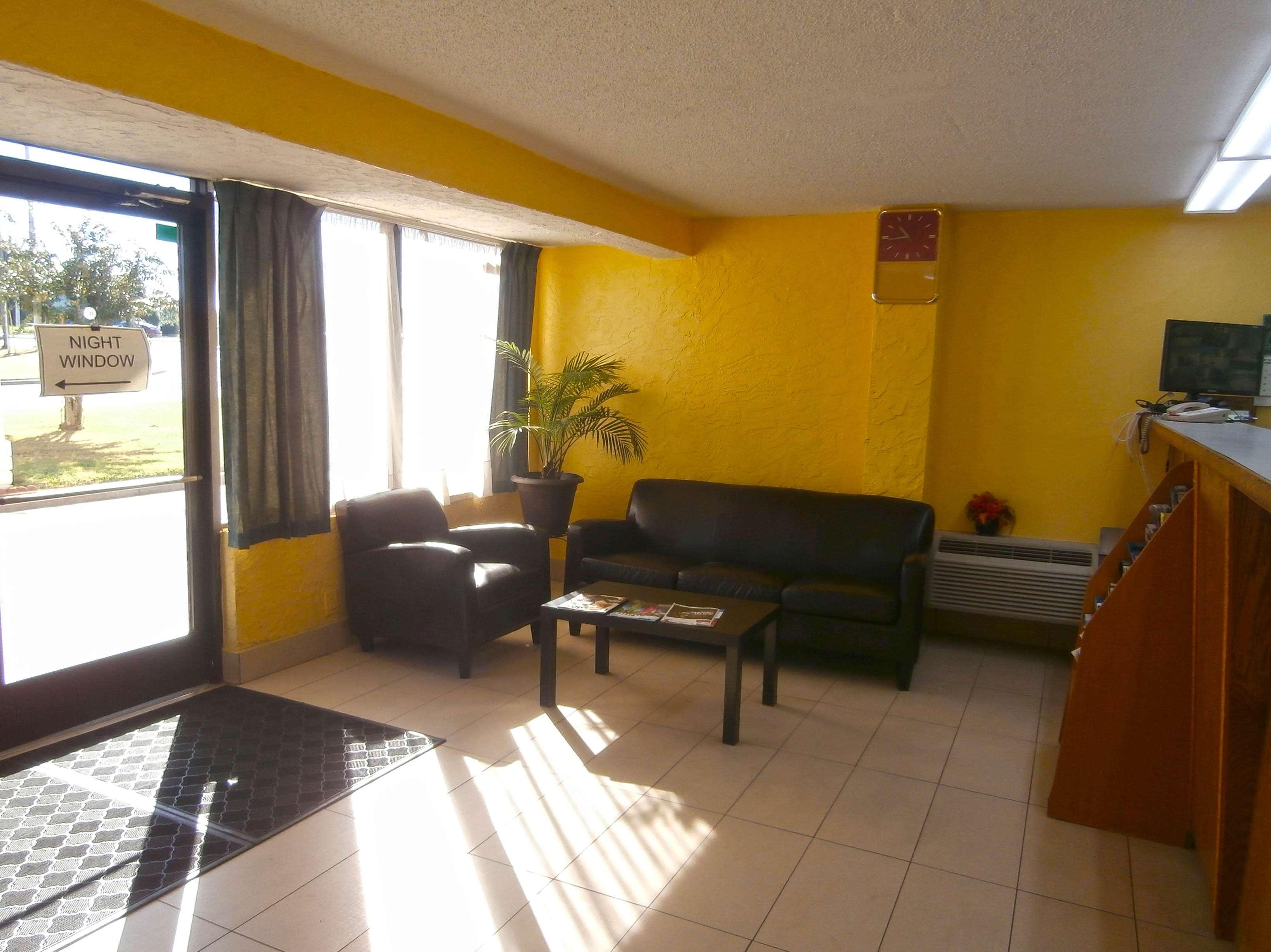 Americas Best Value Inn Tucker 23/26