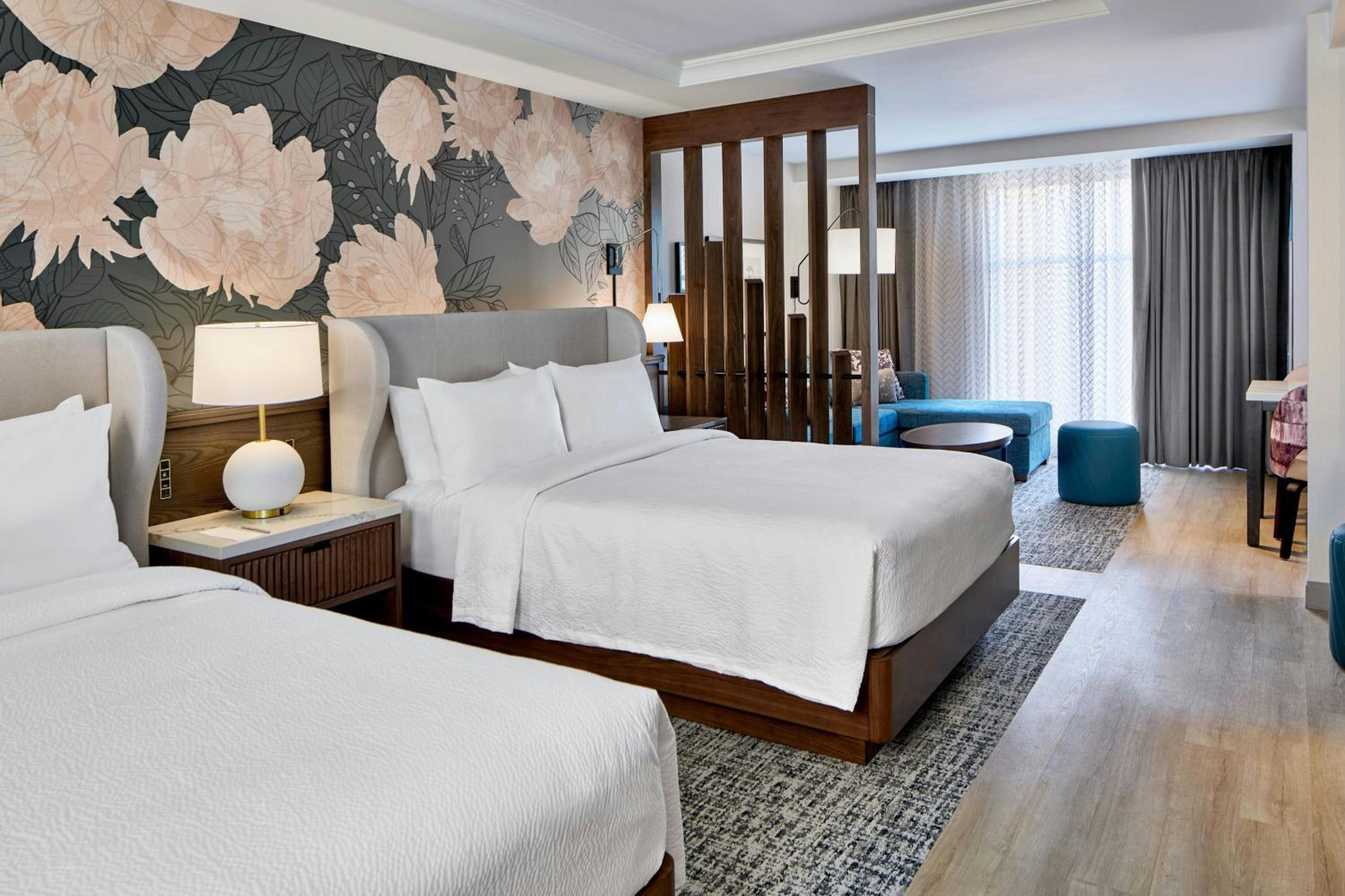 Room, Queen Bed, Partial View, Large