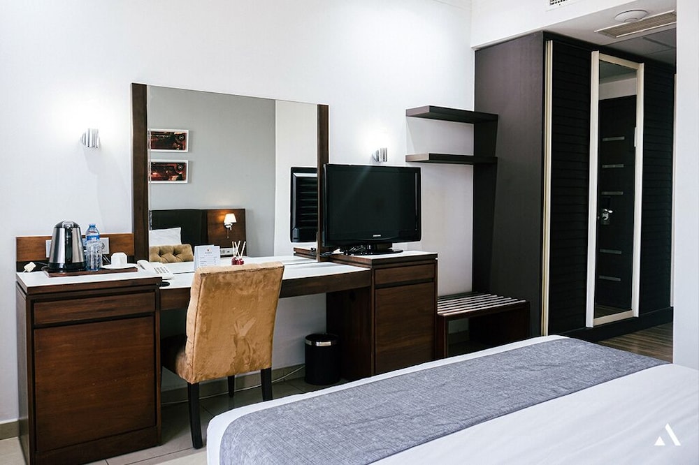 The Avenue Suites 39/46