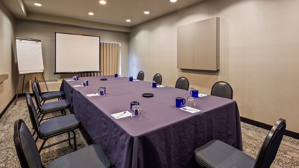 Executive Inn And Suites 41/51