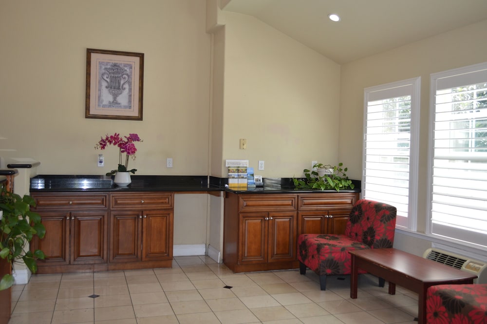 Fairview Inn And Suites Healdsburg 13/65