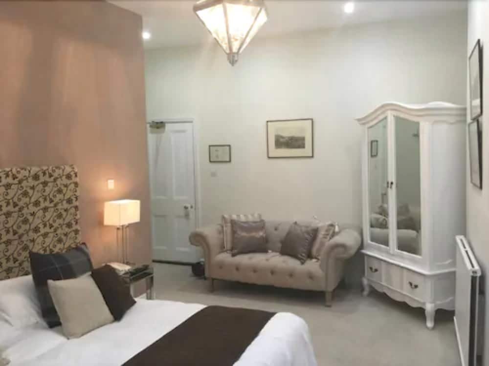 Tufton Arms Hotel 30/55