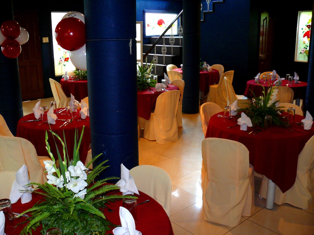 Alta Cebu Village Garden Resort 30/50