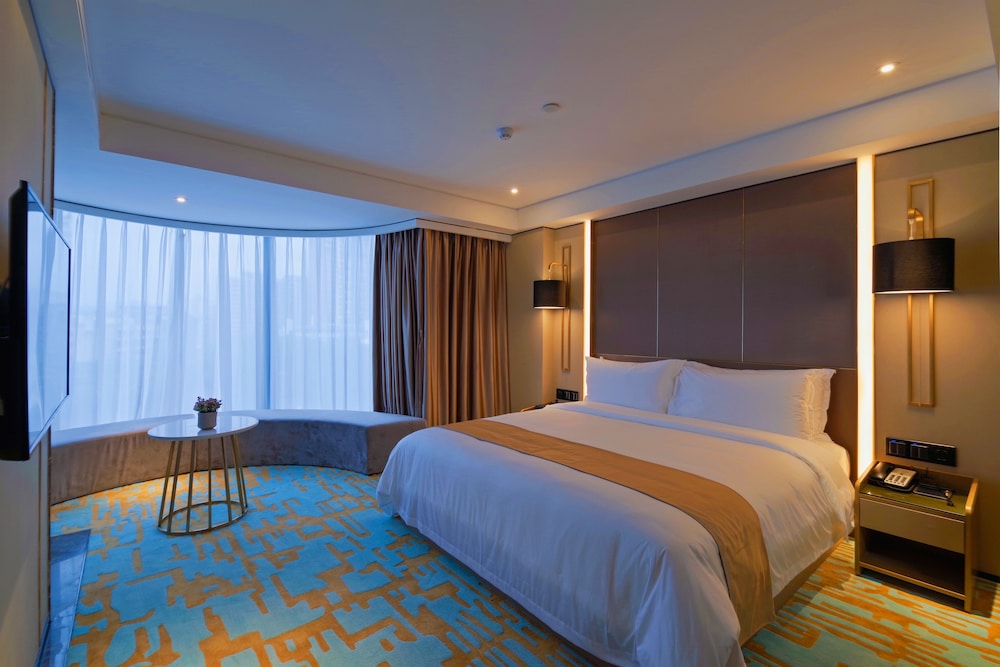 Superise Hotel 11/40