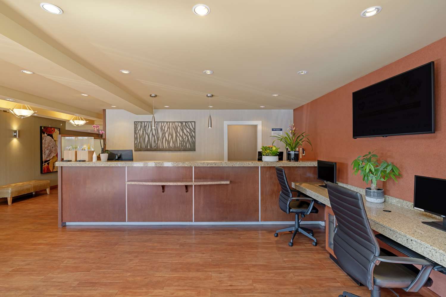 Best Western Plus Emerald Isle Hotel 4/21