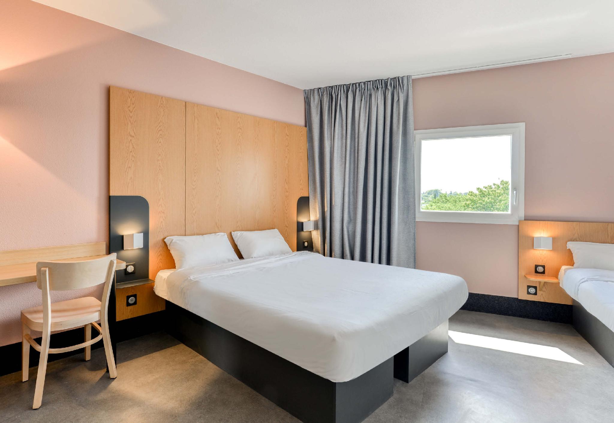 ROOM, TRIPLE, ACCESSIBLE