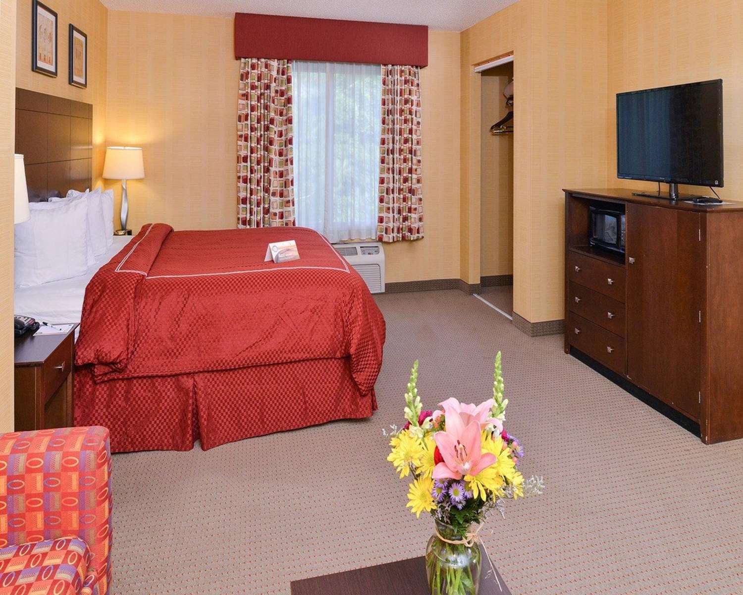 Quality Suites Stratford CT 18/37