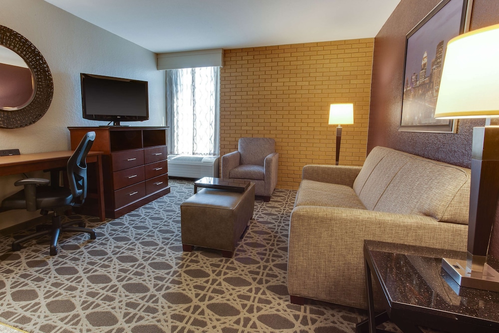 Drury Inn and Suites Louisville East 27/40