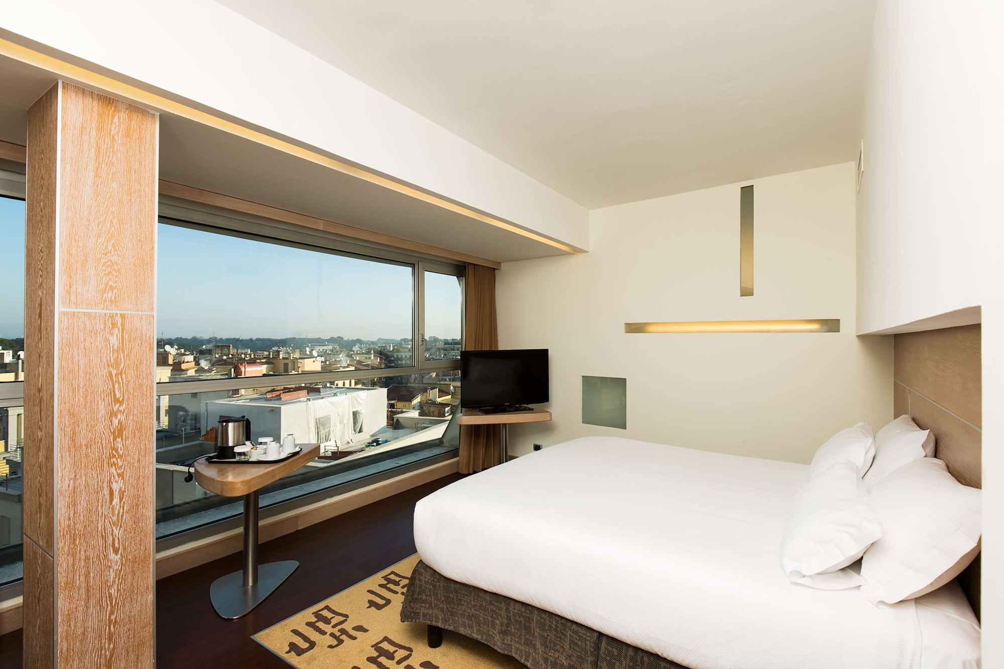 JUNIOR SUITE, KING BED