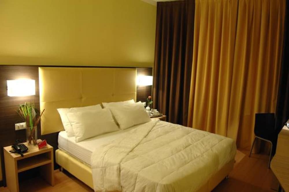 ROOM, DOUBLE BED, BALCONY