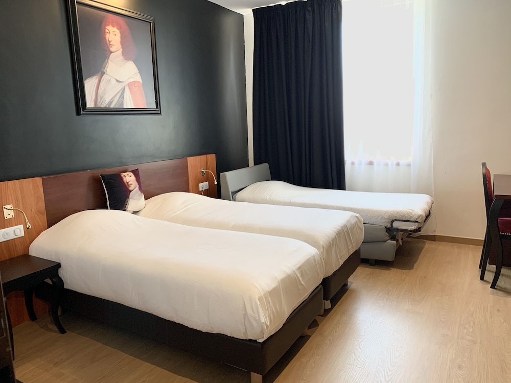 Hotel Des Lys 4/26
