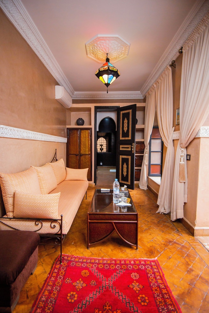 Riad Ta'achchaqa 38/50