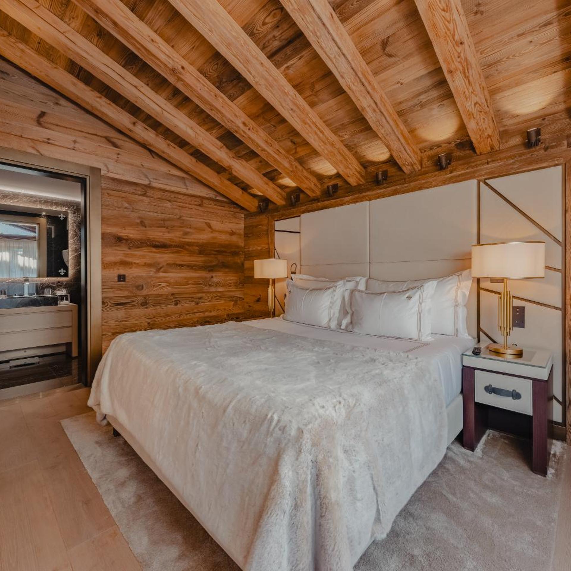 4 BEDROOMS, GRAND, CHALET