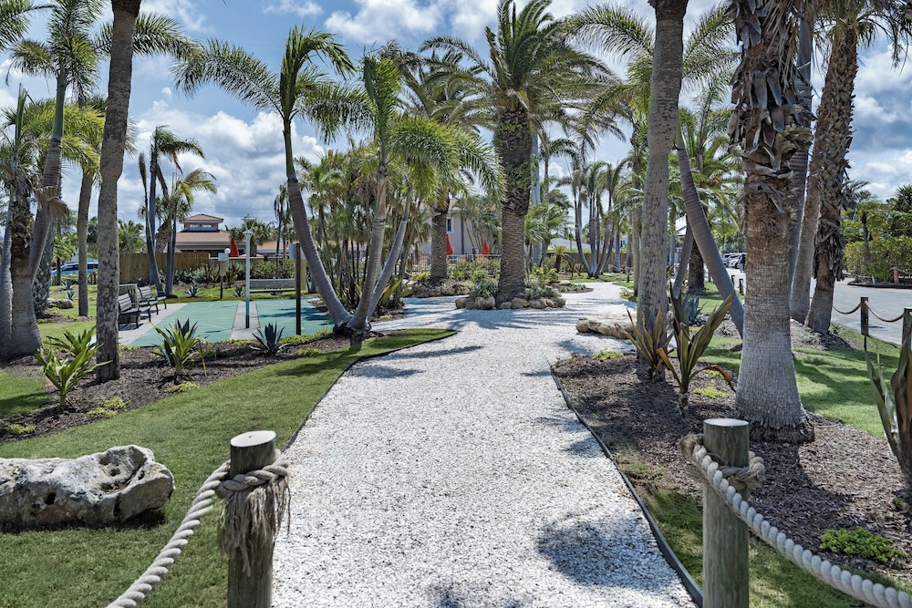 Tropical Beach Resorts 68/79