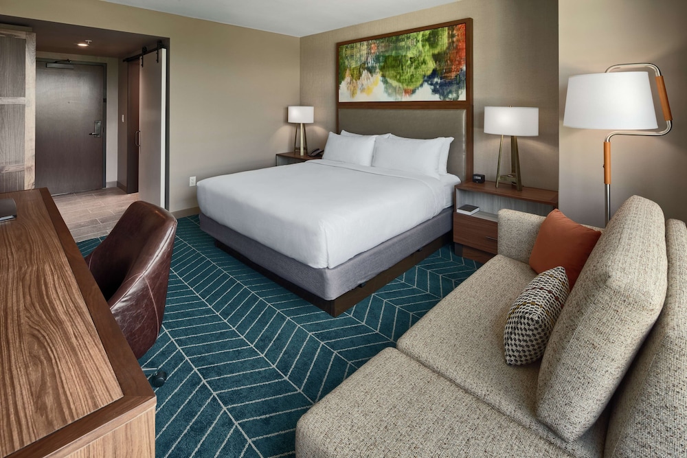 The Bevy Hotel Boerne A Doubletree By Hilton 8/46
