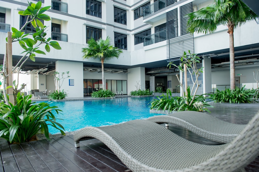 Ezzyhome @ Medini 31/38