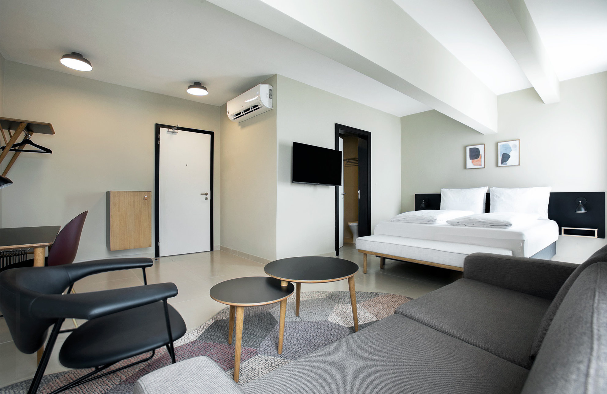 EXECUTIVE ROOM