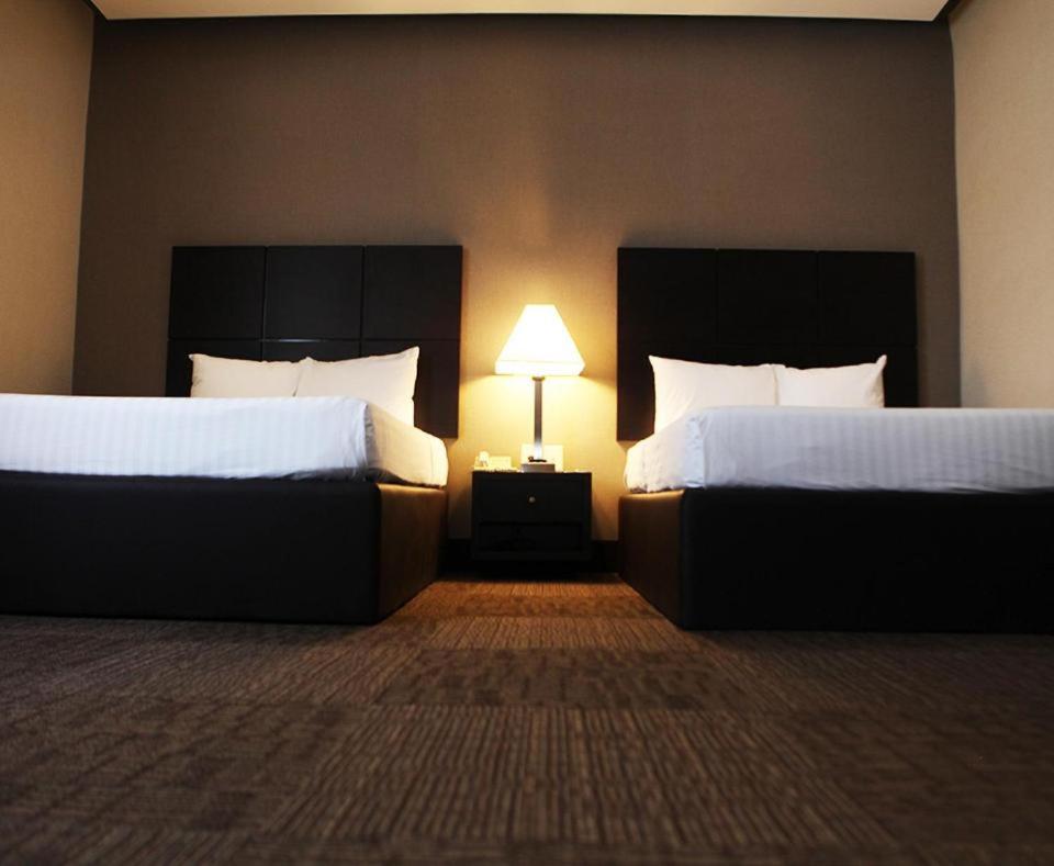 Room, Twin Beds