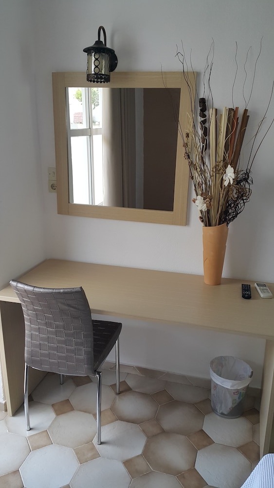Maroula Blue Studios And Suites 49/70