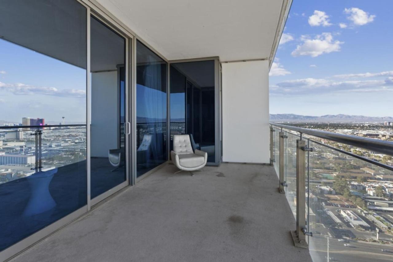 The Celine Riviera Suite at Palms Place 28/42
