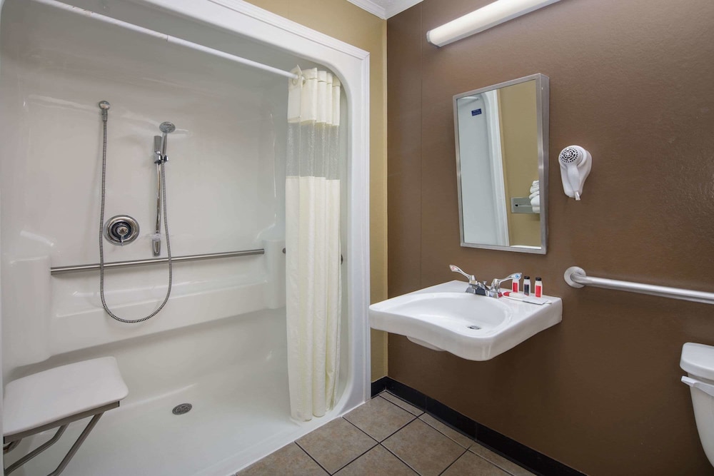 Microtel Inn & Suites by Wyndham Columbia/Fort Jackson N 14/37