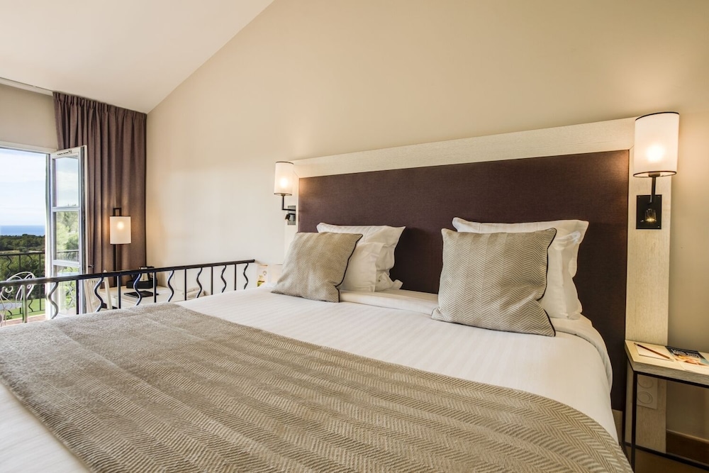 غرفة ديلوكس بسريرين منفصلين، Le Fregate Provence 5/7