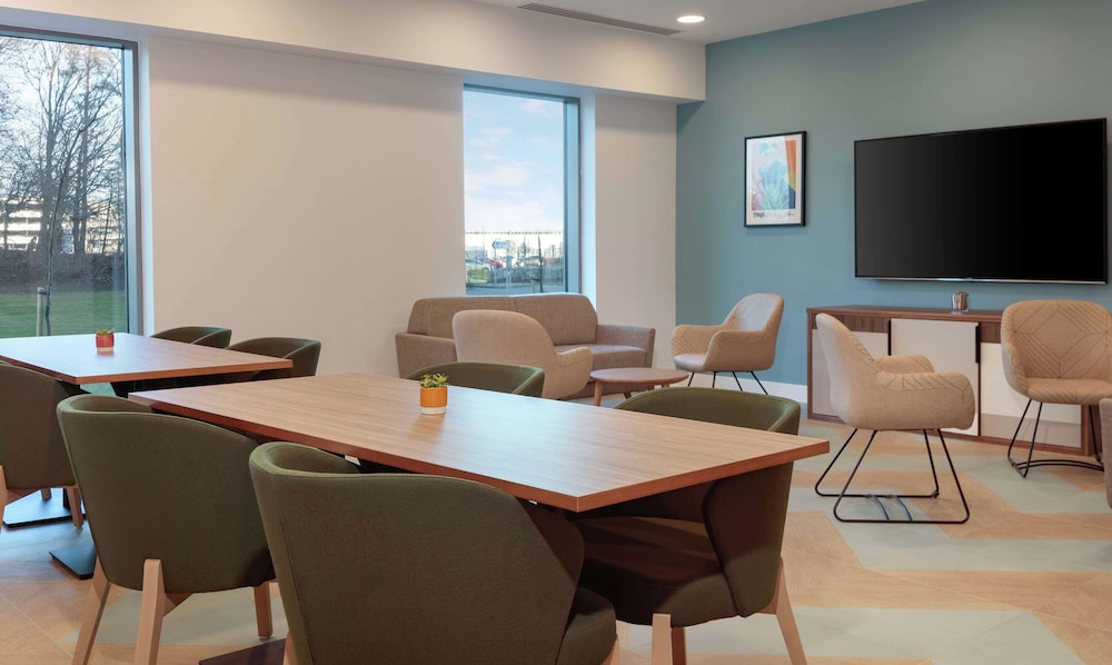 Hampton By Hilton Edinburgh Airport 27/56