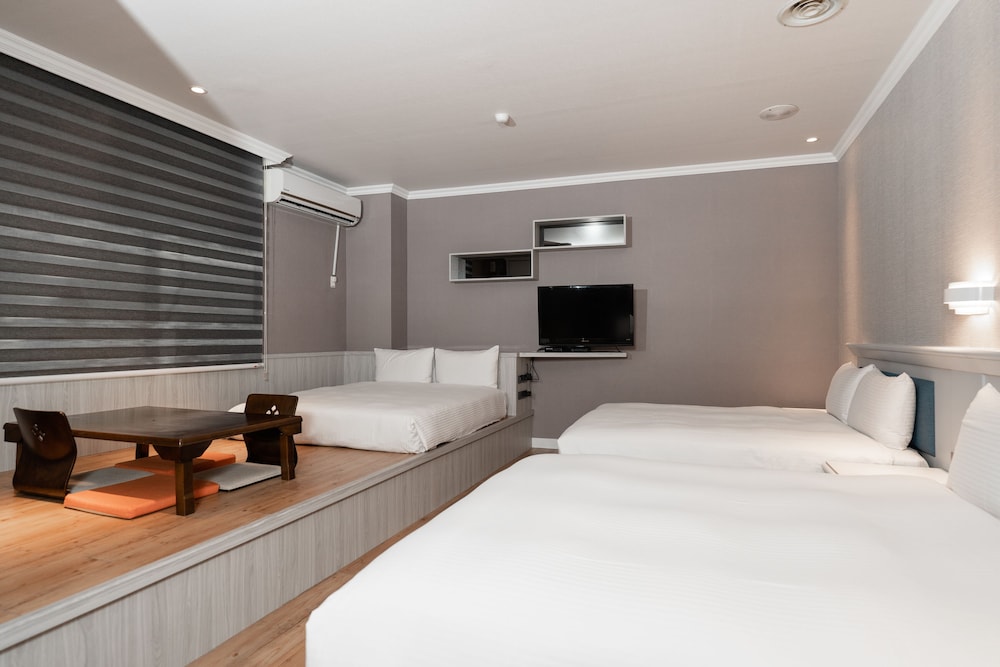 Fu Hsiang Hotel 35/68