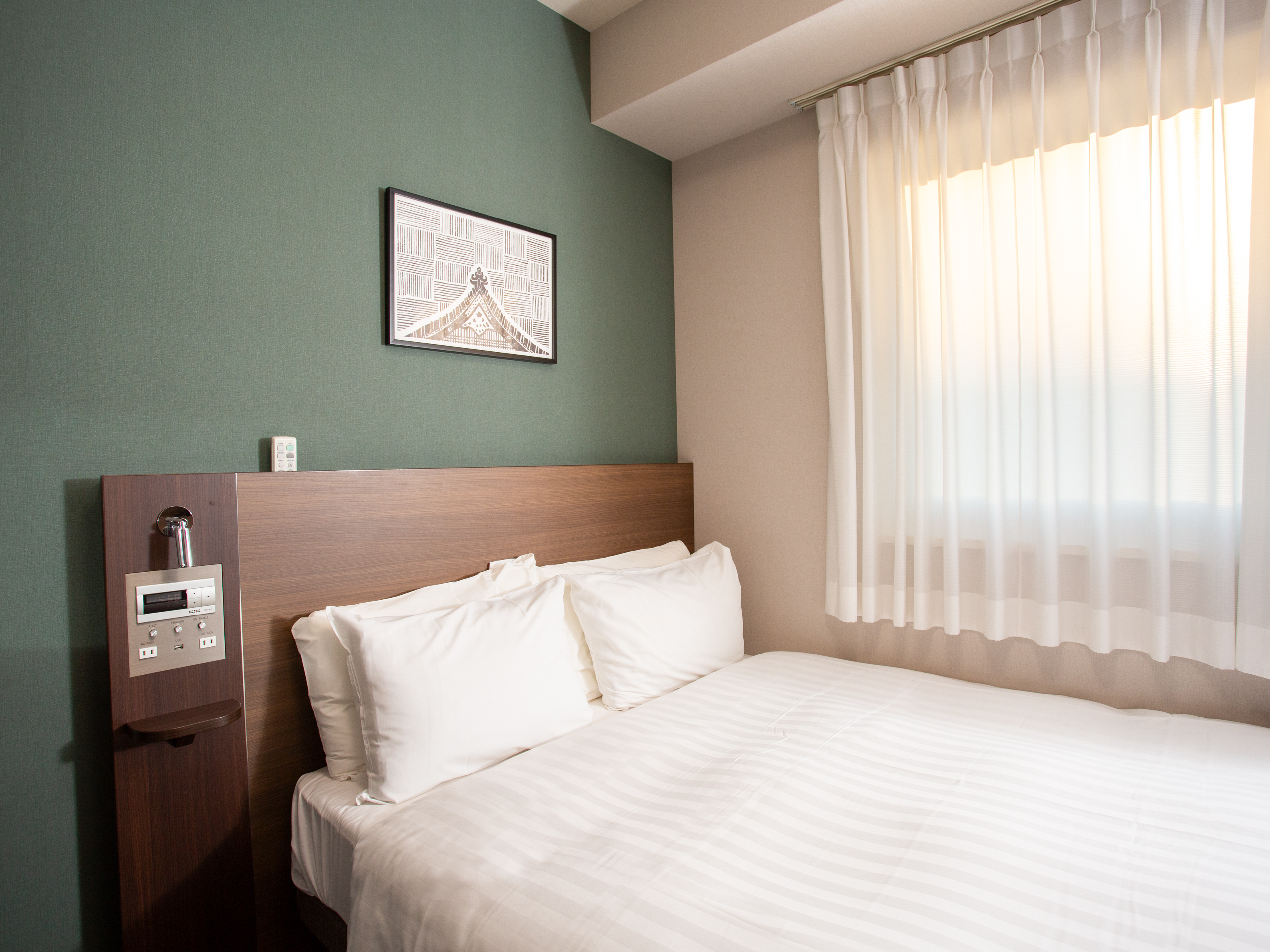 ROOM, DOUBLE BED