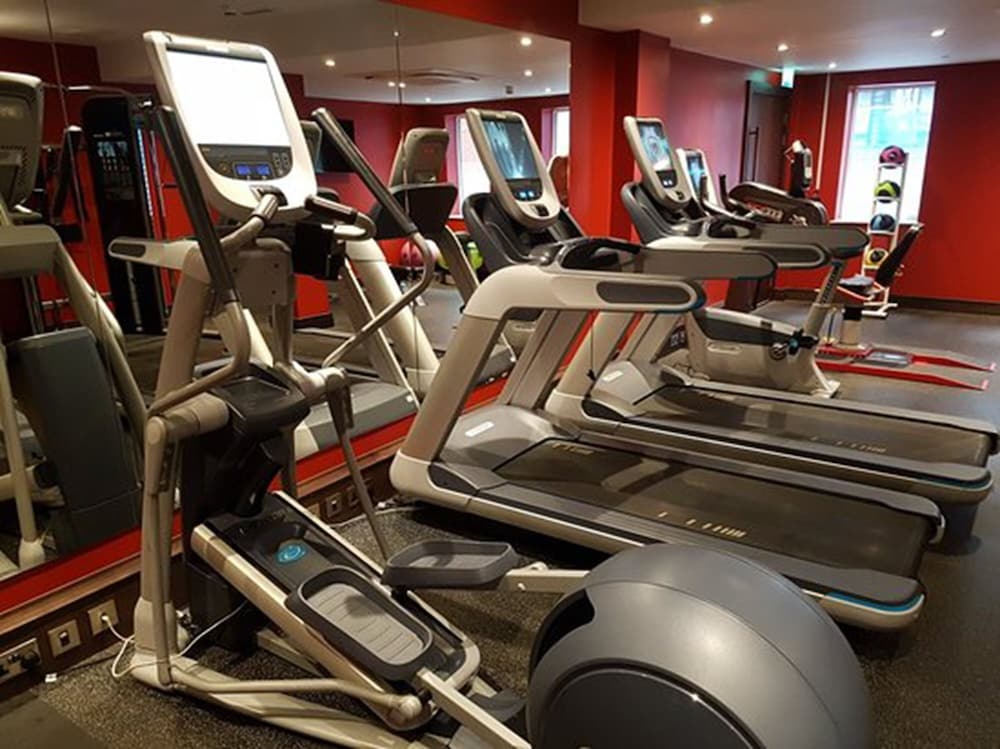 Doubletree By Hilton Hotel Woking 25/55