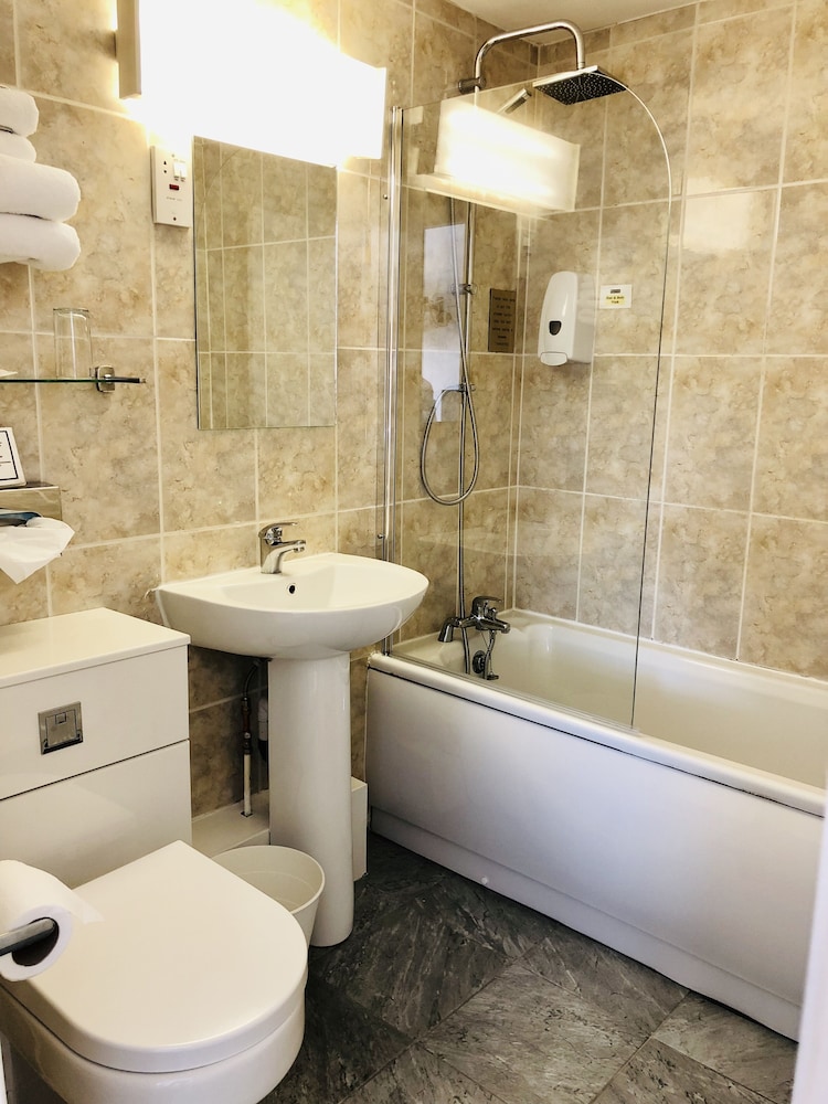 The Clarendon Hotel 37/39