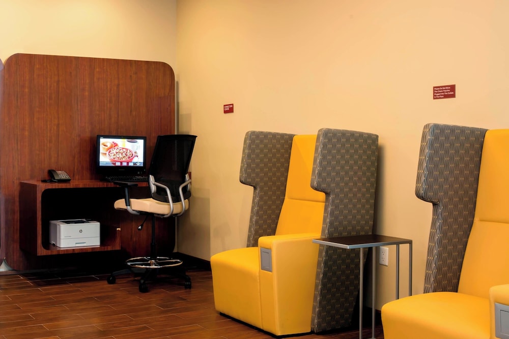 TownePlace Suites Orlando at Flamingo Crossings Town Center/Western Entrance 62/69