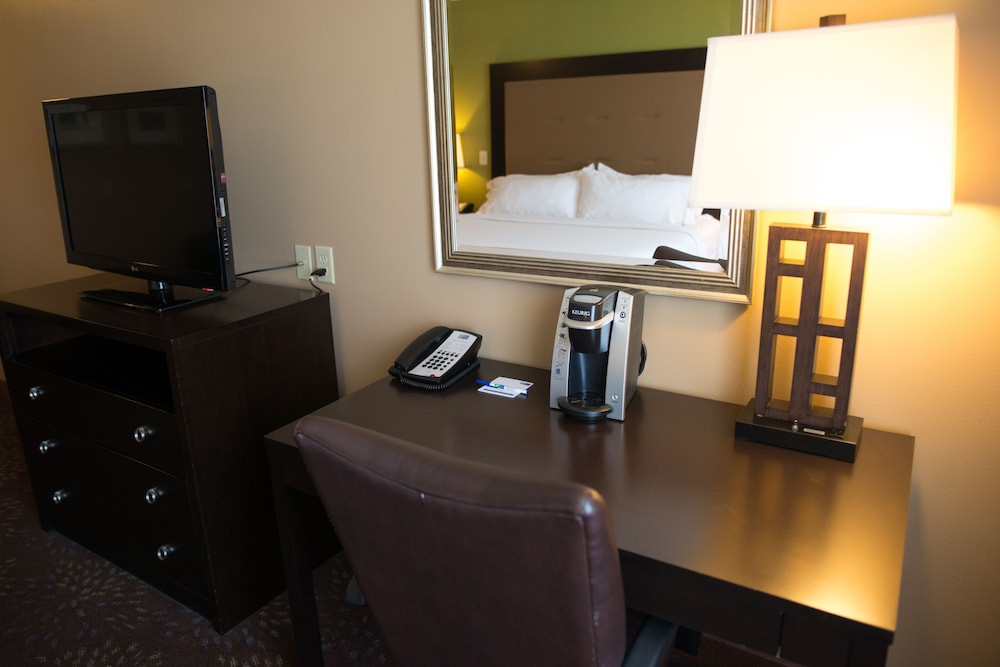 Holiday Inn Express Hotel & Suites Northwood 60/71