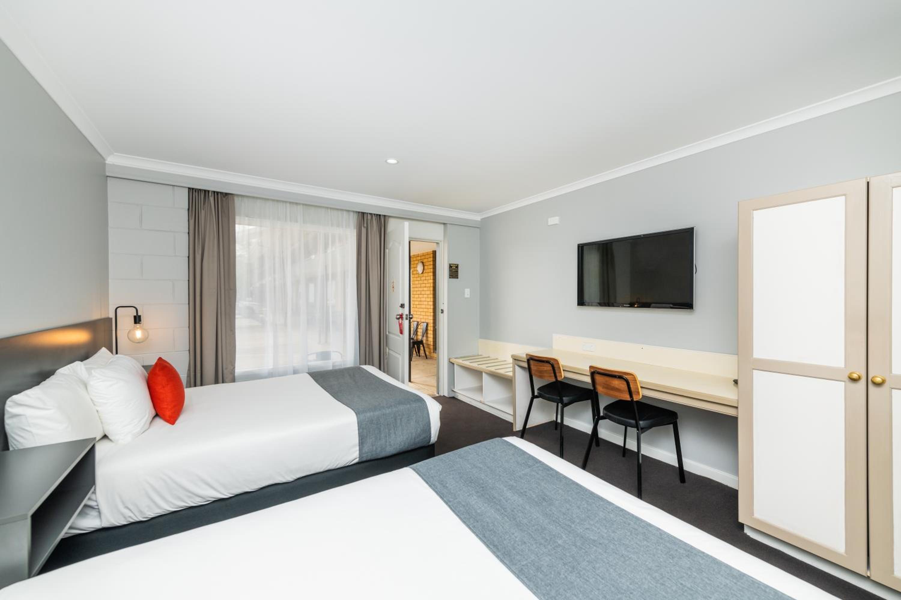 Room, Double or Twin Bed