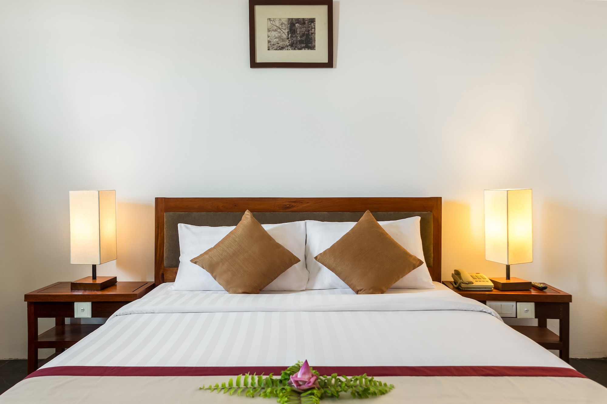 DELUXE, DOUBLE BED