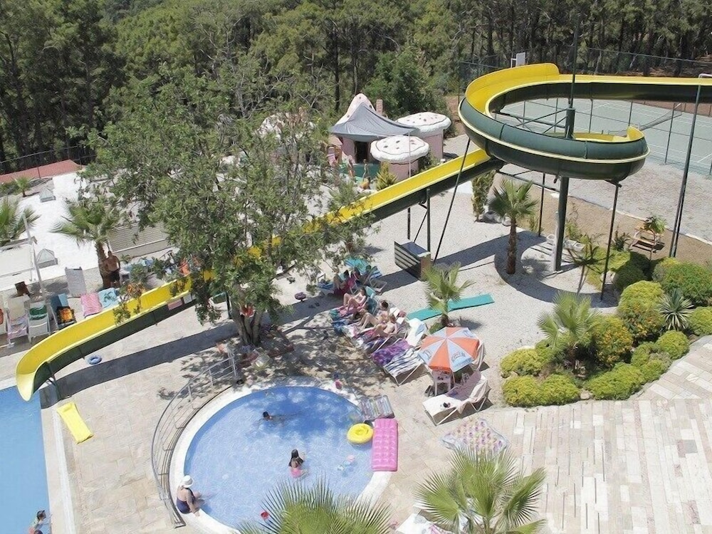 St Nicholas Park Hotel 18/26