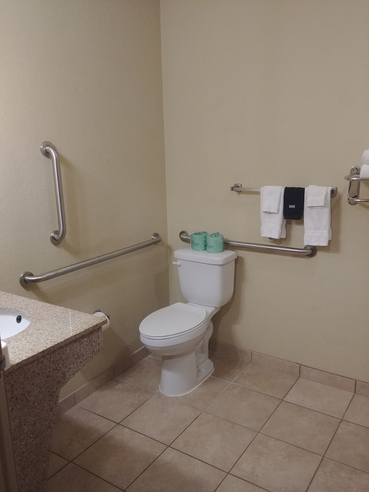Cobblestone Hotel And Suites Broken Bow 49/51