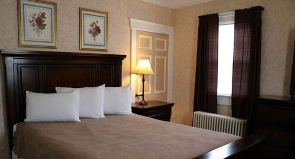 Cottage, Suite, 1 Queen and 1 Double Bed, Queen Bed, Small