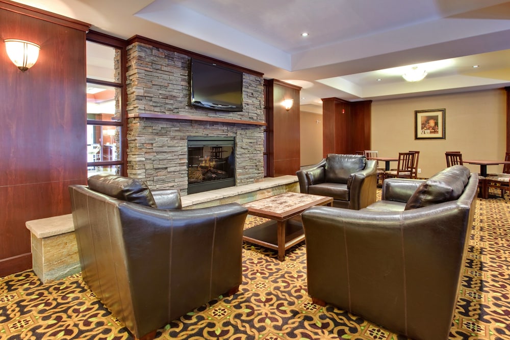 Holiday Inn Express Hotel Suites Whitecourt Southeast 64/78