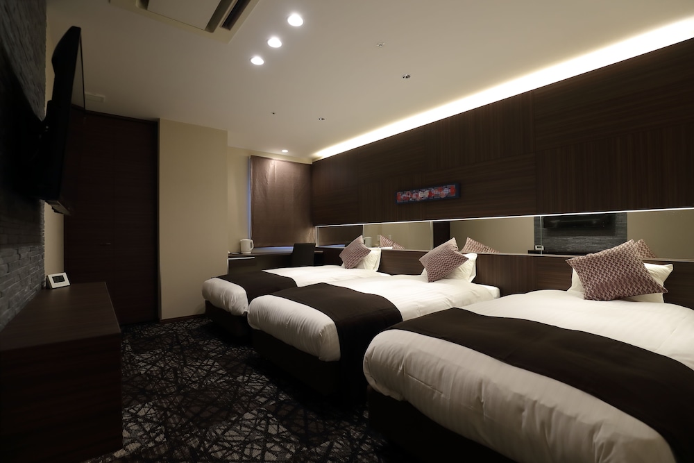 ROOM, TRIPLE