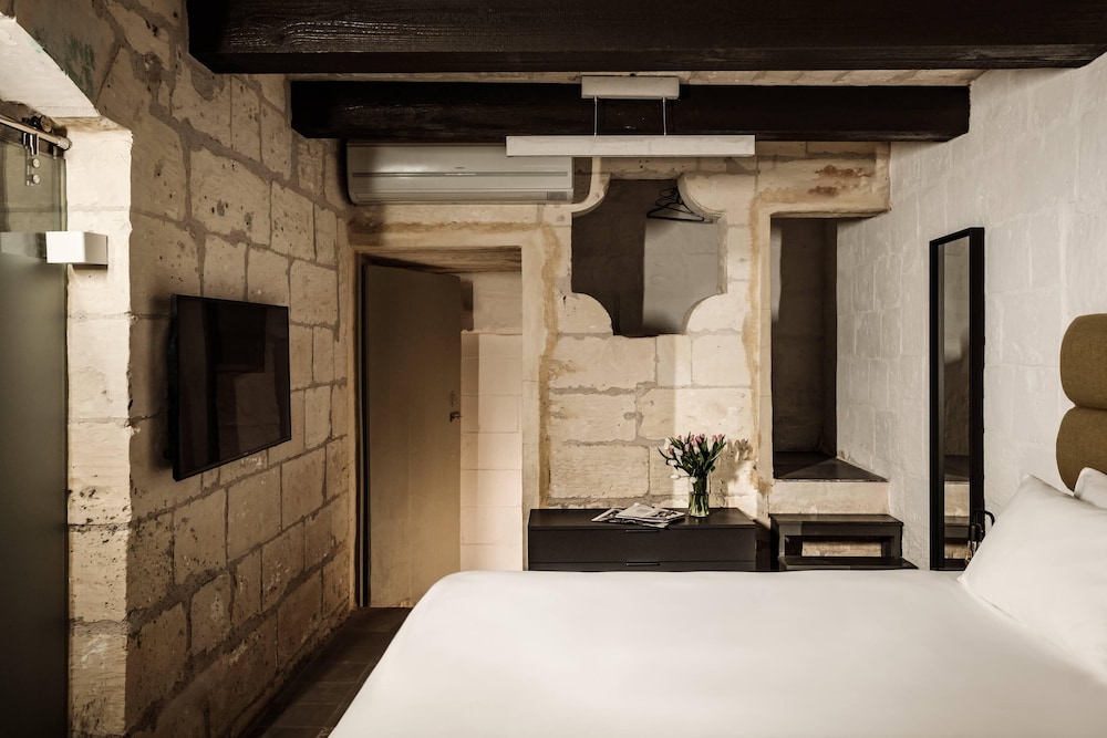 19 Rooms 31/71